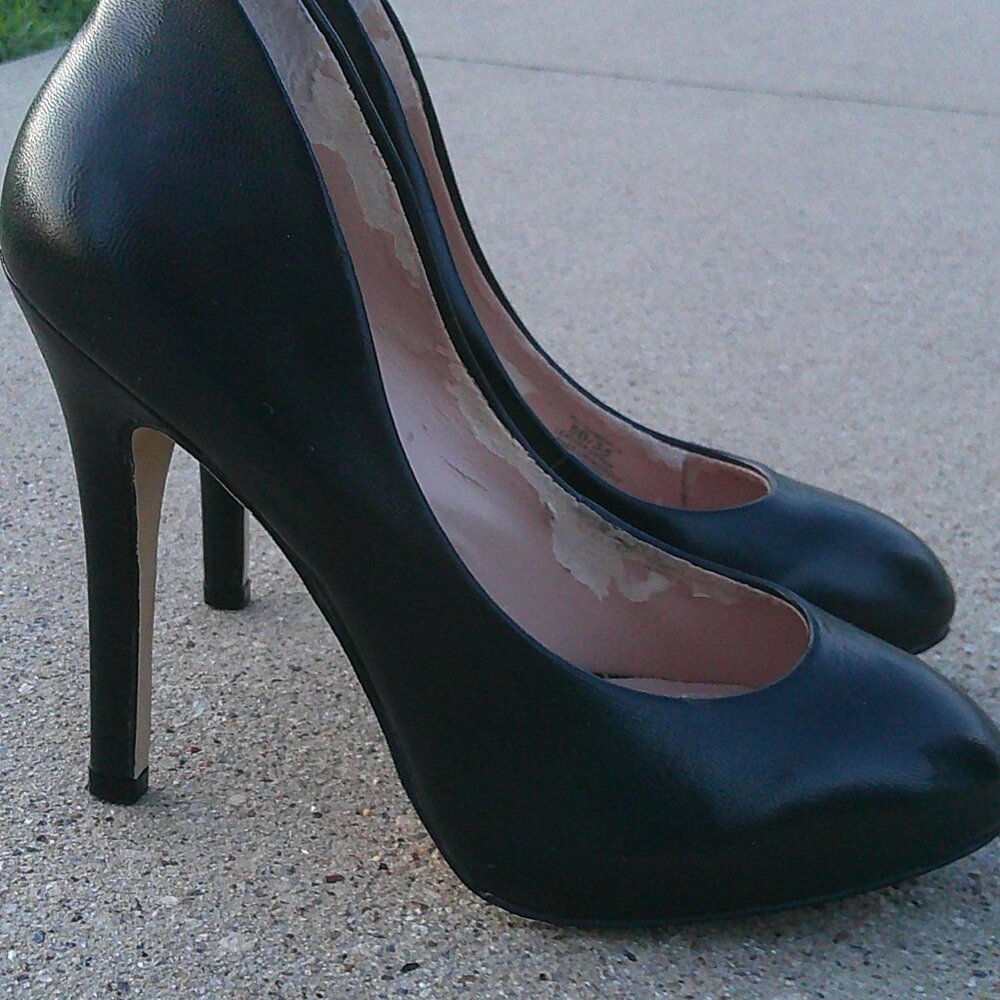 Women's BCBG Generation Black Pumps Heels Size 5 - Picture 3 of 10